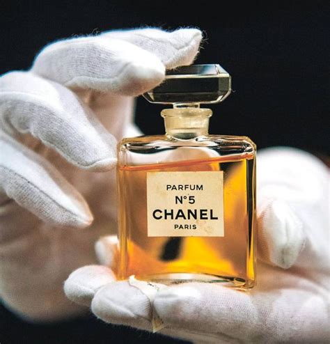 A História do Perfume Chanel Nº 5: A Fragrância que 